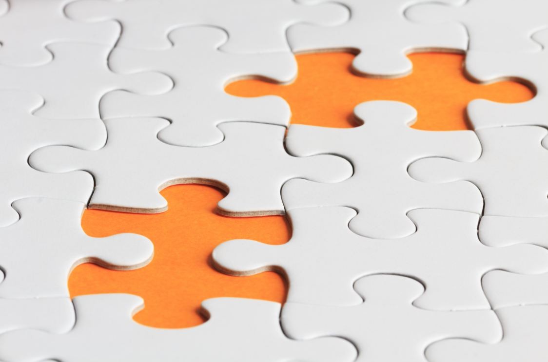 Puzzle pieces filling in gaps, representing missing value treatment